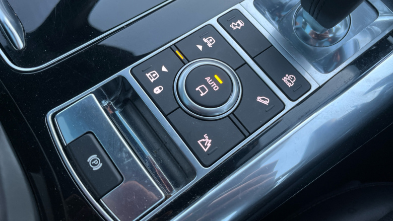 Land Rover Range Rover Sport 3.0 D300 HSE Dynamic Black 5dr Auto Diesel Estate